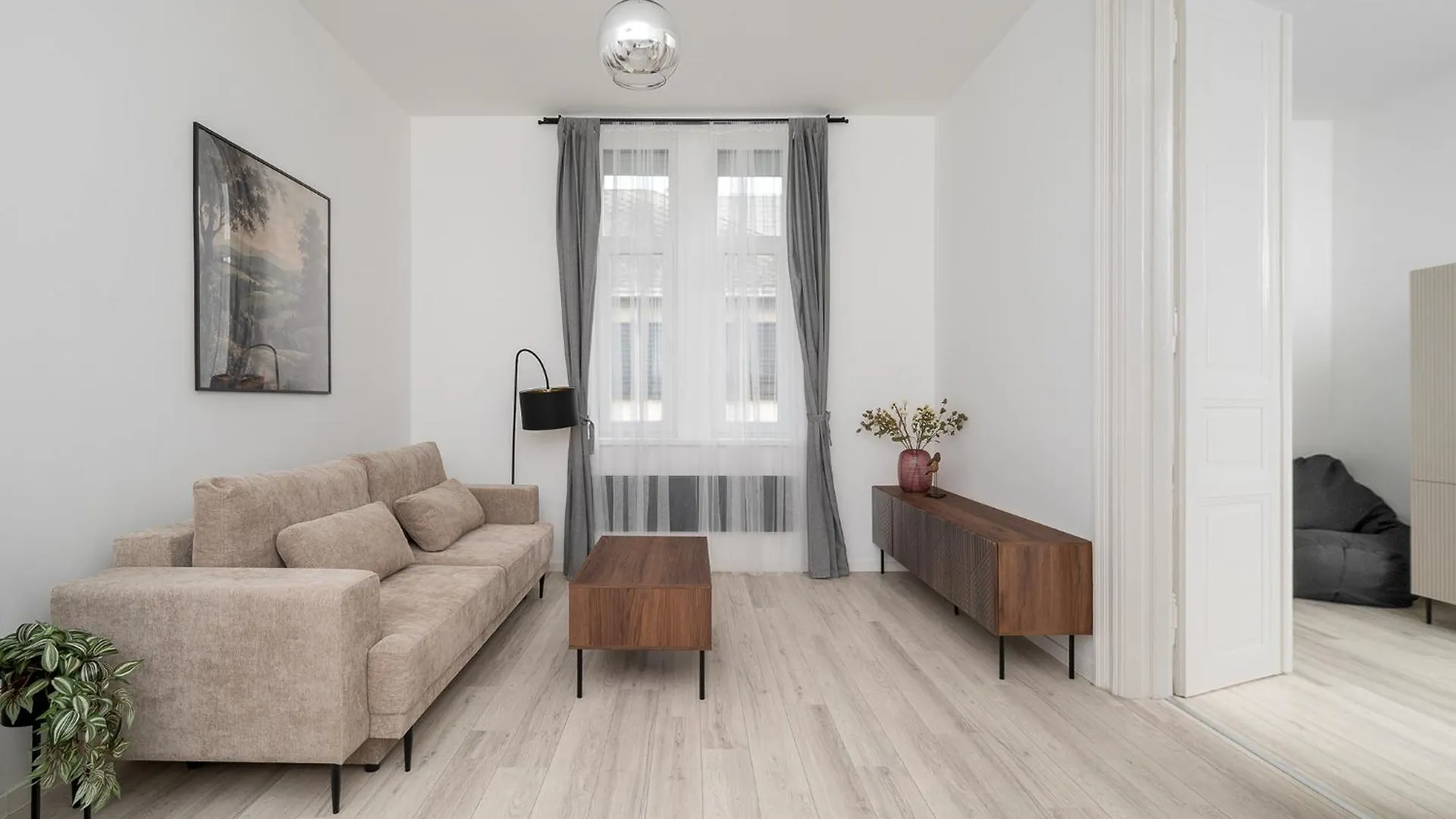 Budapest City Park Apartment contacts